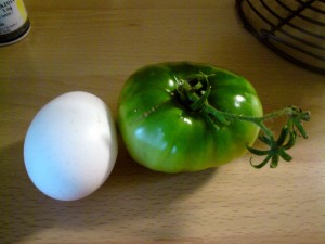 Tomater på kjøkkenbenken