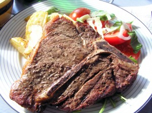 Grillet T-bone steak, enkelt tilbehør